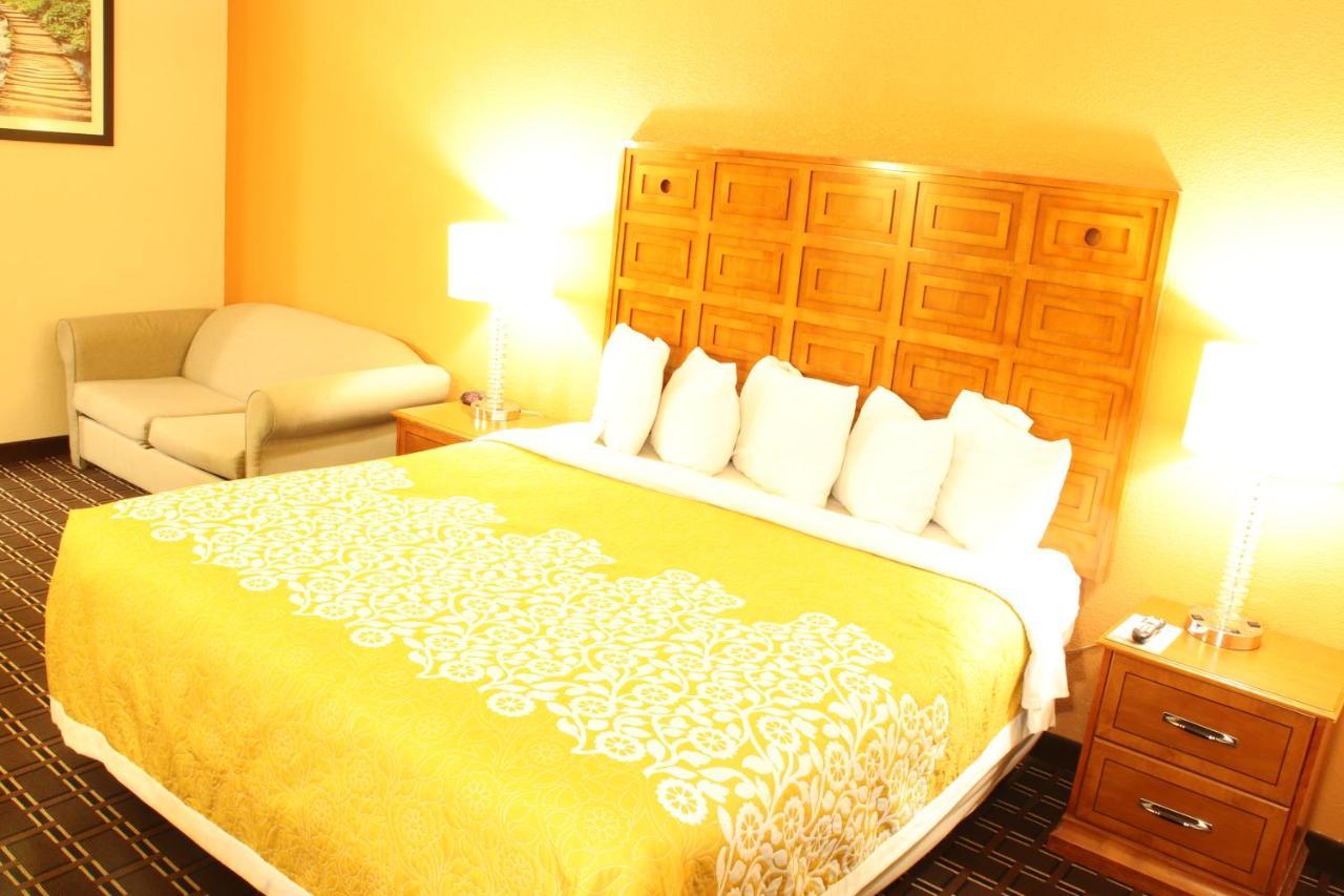 Days Inn By Wyndham Black River Falls - Access To Atv Trail Zewnętrze zdjęcie