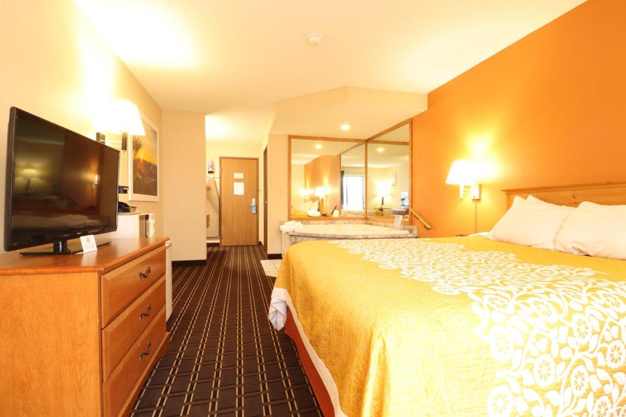 Days Inn By Wyndham Black River Falls - Access To Atv Trail Zewnętrze zdjęcie
