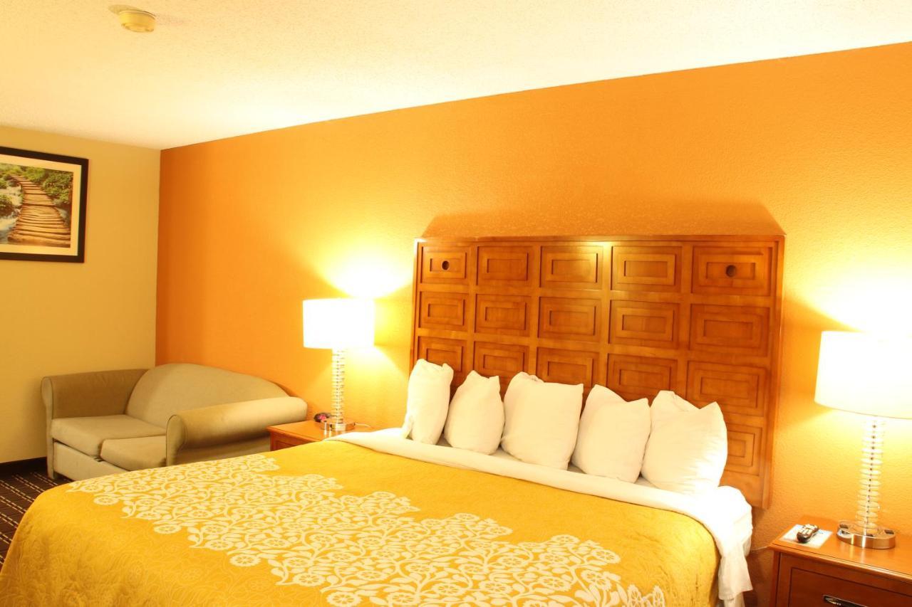 Days Inn By Wyndham Black River Falls - Access To Atv Trail Zewnętrze zdjęcie
