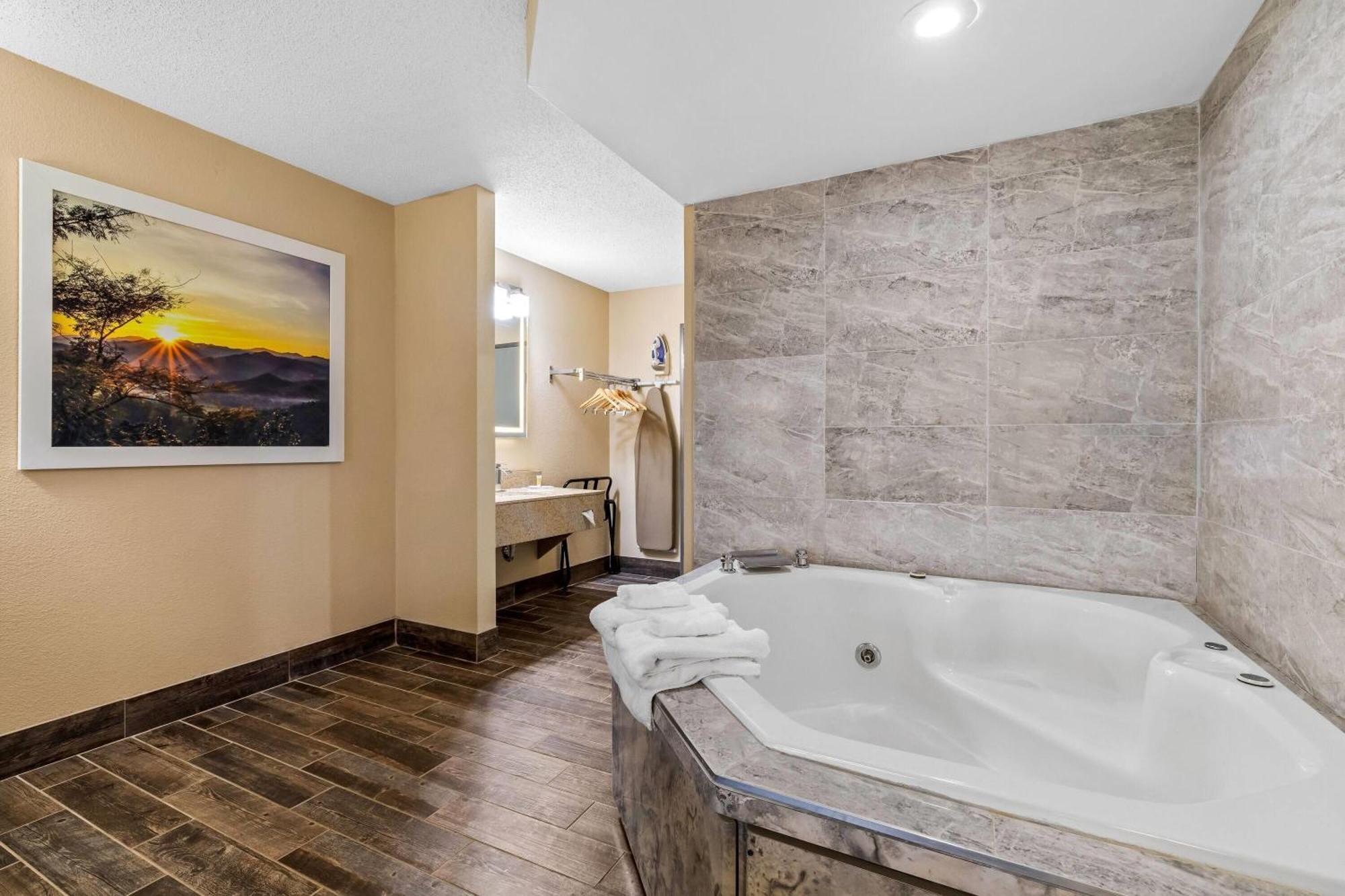 Days Inn By Wyndham Black River Falls - Access To Atv Trail Zewnętrze zdjęcie