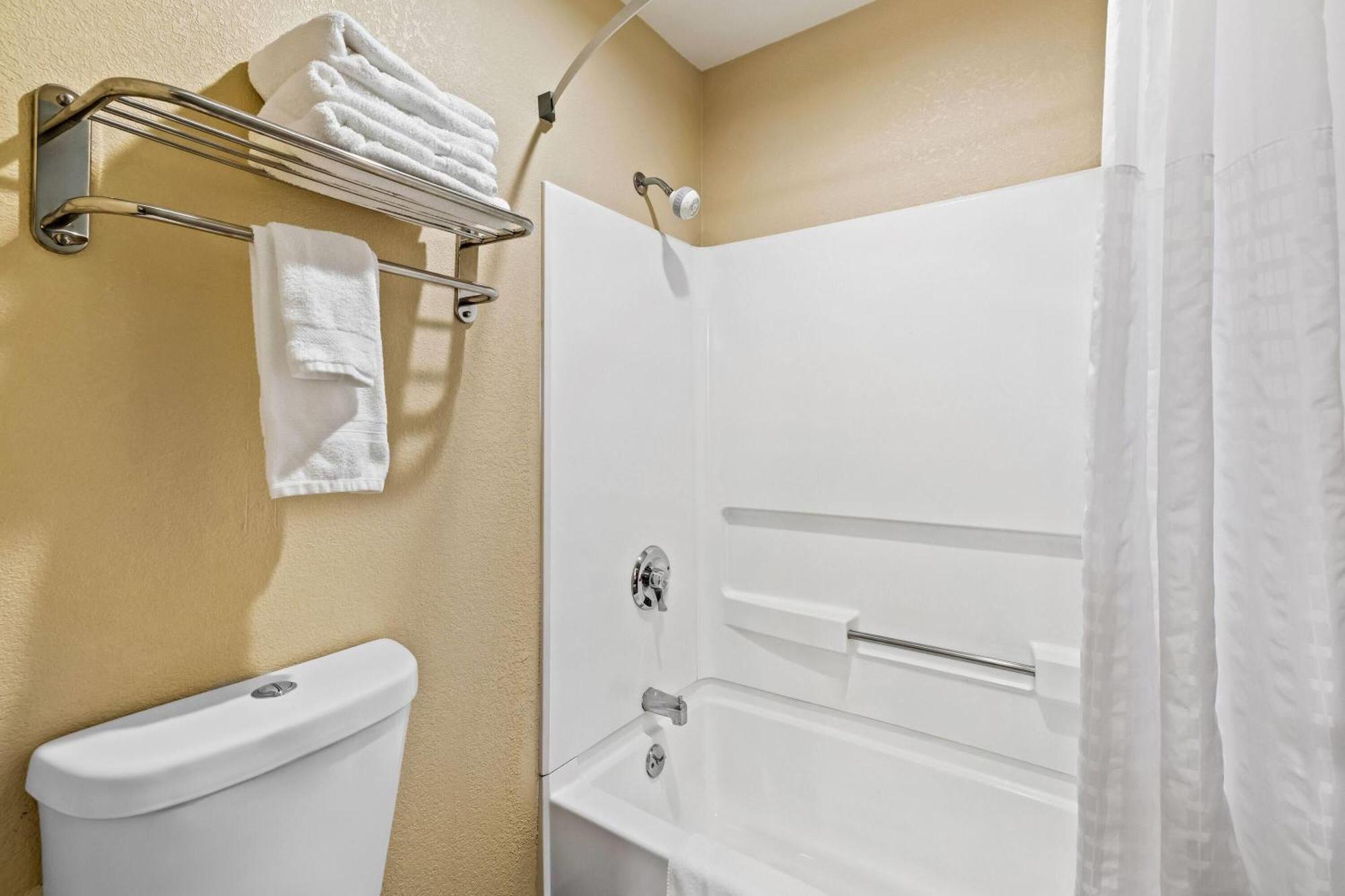 Days Inn By Wyndham Black River Falls - Access To Atv Trail Zewnętrze zdjęcie