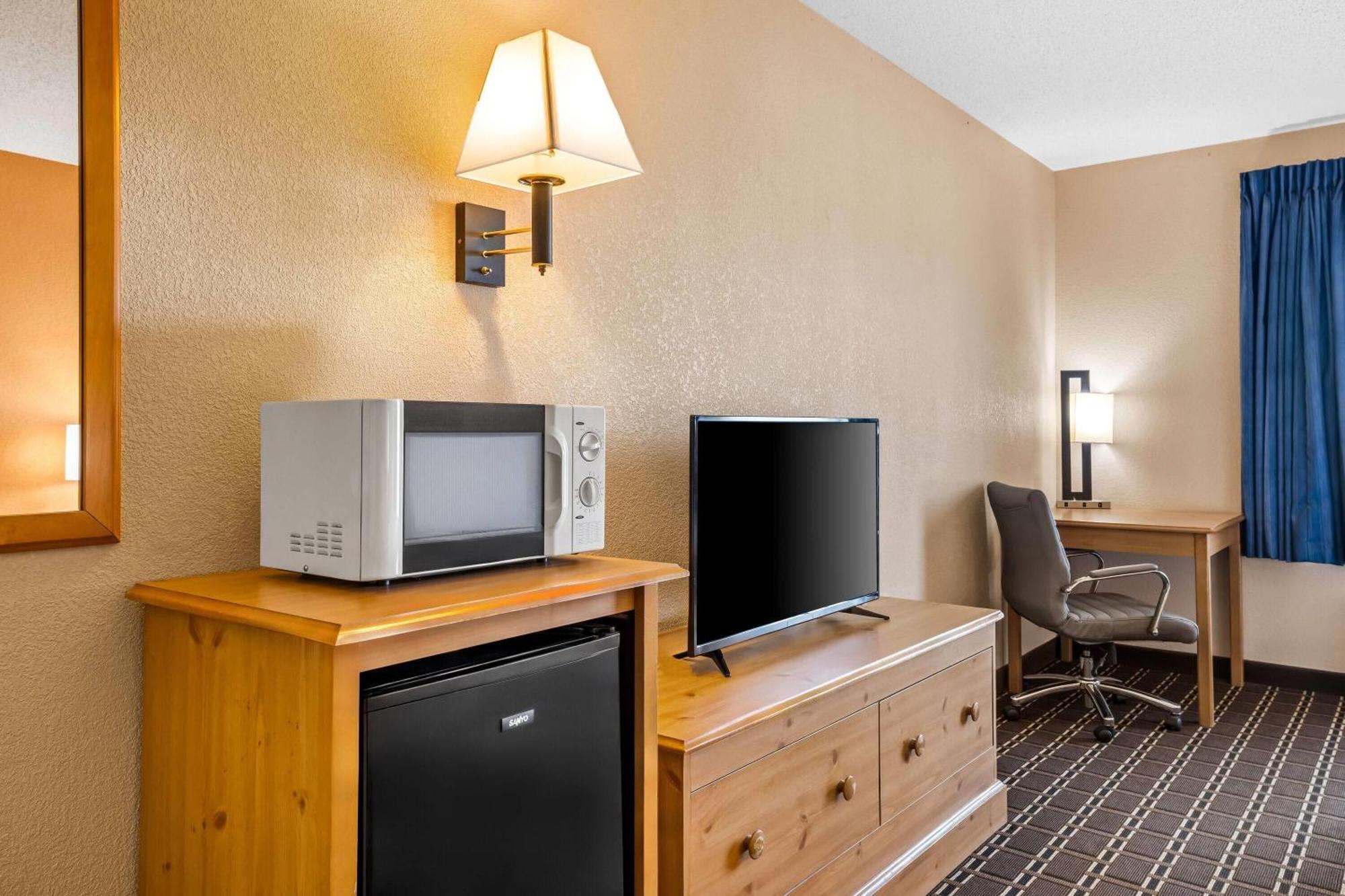 Days Inn By Wyndham Black River Falls - Access To Atv Trail Zewnętrze zdjęcie